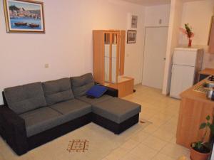 Apartments with a parking space Rogoznica - 13684