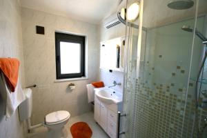 Family friendly seaside apartments Pirovac, Sibenik - 13692