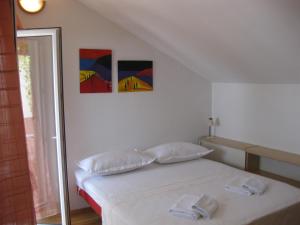 Apartments by the sea Bol, Brac 13665