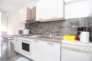 Apartments with WiFi Split - 13723