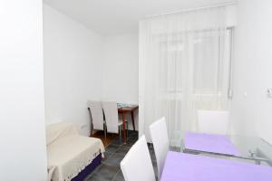 Apartments with WiFi Split - 13723