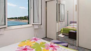 Apartments by the sea Omis - 13727