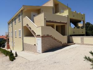 Apartment Mandre 12409c 