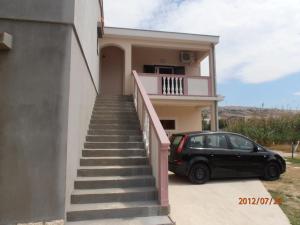 Apartments by the sea Pag - 13251 