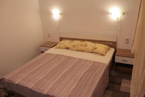 Apartments by the sea Pag - 13251