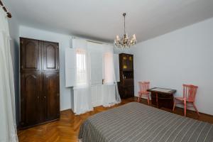 Apartments by the sea Kastel Stari, Kastela - 14577