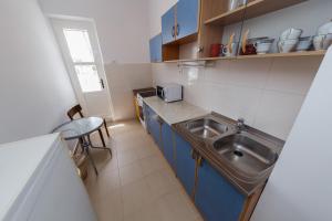 Apartments by the sea Kastel Stari, Kastela - 14577