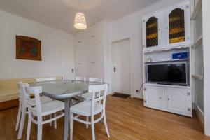 Apartments by the sea Kastel Stari, Kastela - 14577