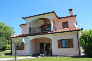 Apartments with parking space Labin - 14581