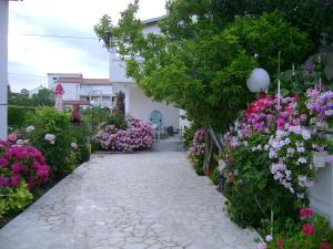 Apartments with a parking space Palit, Rab - 14610