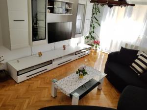 Apartments with a parking space Omis - 14625