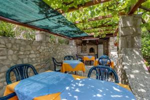 Apartments and rooms by the sea Mali Losinj (Losinj) - 14652 