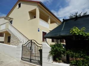 Family friendly seaside apartments Preko, Ugljan - 14692