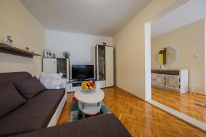 Apartments with a parking space Kastel Stafilic, Kastela - 14714