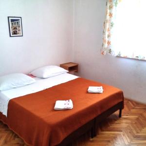 Apartments with parking space Supetar, Brac - 14720