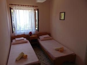 Apartments by the sea Sucuraj, Hvar - 14736