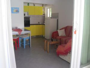Three-Bedroom Apartment with Terrace room in Apartments by the sea Maslinica Solta - 14748