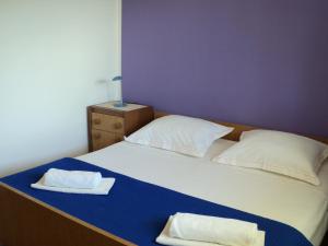 Apartments by the sea Jelsa, Hvar - 14754