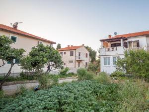 Apartments by the sea Supetar, Brac - 14747