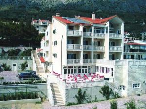 Apartments and rooms by the sea Stanici, Omis - 14783 - 3hvězdičkové hotely ve městě Omiš