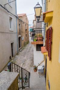 Apartments by the sea Vrbnik, Krk - 14806 
