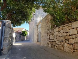 Apartments by the sea Postira, Brac - 14822