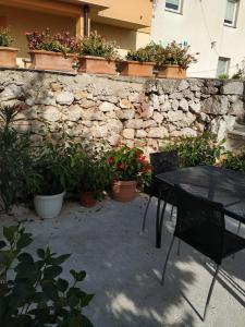 Apartments with a parking space Smrika, Kraljevica - 14812