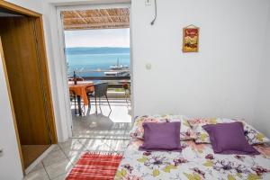 Apartments by the sea Krilo Jesenice, Omis - 14823