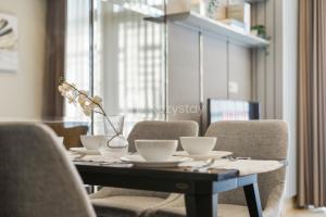 Ebony by Kozystay - Setiabudi