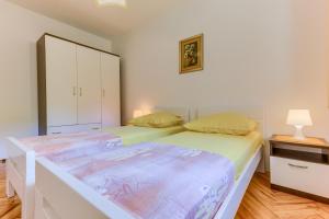 Apartments by the sea Slatine, Ciovo - 14871