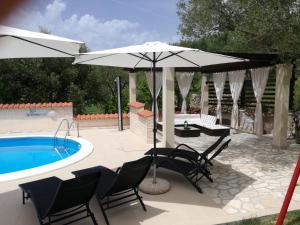 Family friendly apartments with a swimming pool Kampor, Rab - 14897