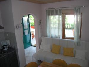 Apartments with a parking space Smokvica Krmpotska, Novi Vinodolski - 14906