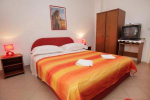 Apartments by the sea Trogir - 14907