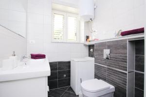 Apartments by the sea Trogir - 14988