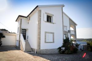 Apartments with a parking space Kampor, Rab - 14998 