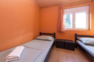 Apartments with a parking space Poljana, Ugljan - 15019