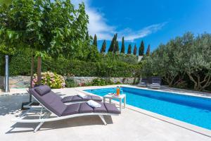 Family friendly apartments with a swimming pool Podstrana, Split - 15040