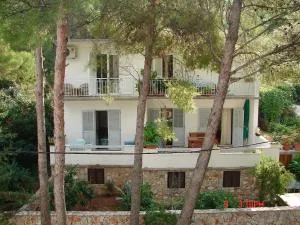 Apartments by the sea Jelsa, Hvar - 15073 - 耶尔萨