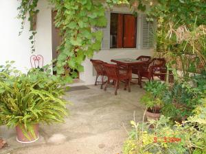 Apartments by the sea Jelsa, Hvar - 15073