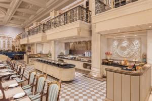 Hotel Hillock Ahmedabad