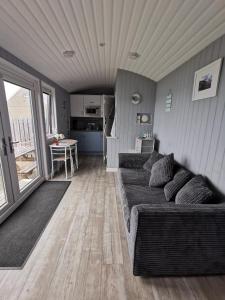 Allibella Shepherds Hut, Amazing Seaview, Private garden, Pet Friendly