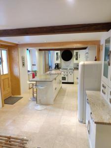 Chalets Spacious Ski Chalet In Traditional French Village, sleeps 8, Four Star with fibre broadband : photos des chambres