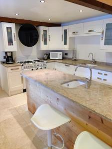 Chalets Spacious Ski Chalet In Traditional French Village, sleeps 8, Four Star with fibre broadband : photos des chambres