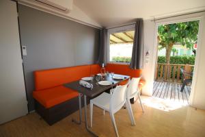 Campings Charmant camping Familiale 3 Etoiles vue 360 plage piscine a debordement empl XXL : photos des chambres