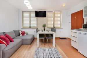 Ogarna Apartment Old Town Gdansk by Renters