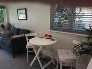 1 Bed Cabin - Sleeps 2 - Garden - Parking - Wifi