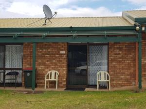 Lodge on the Bay- now Backpackers Price in Esplanade & Buller St Kingscote-Self-check-in