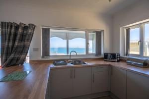 Ivy Cottage with Sea Views