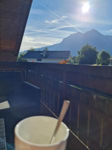 Toller Bergblick vom ruhigen Sonnenbalkon, nur 50m zum See & ÖPNV inklusive