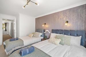 PRIME 3 BED HOUSE to BICESTER OUTLET for 8 People by Platinum Key Properties